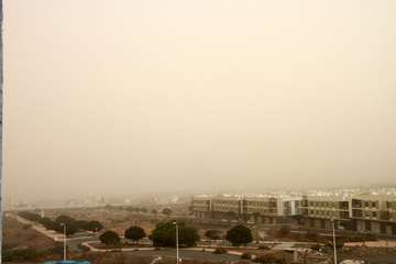 Una densa calima cubre el cielo de Telde (Foto Jesús Ruiz, TA y Antonio Rico)